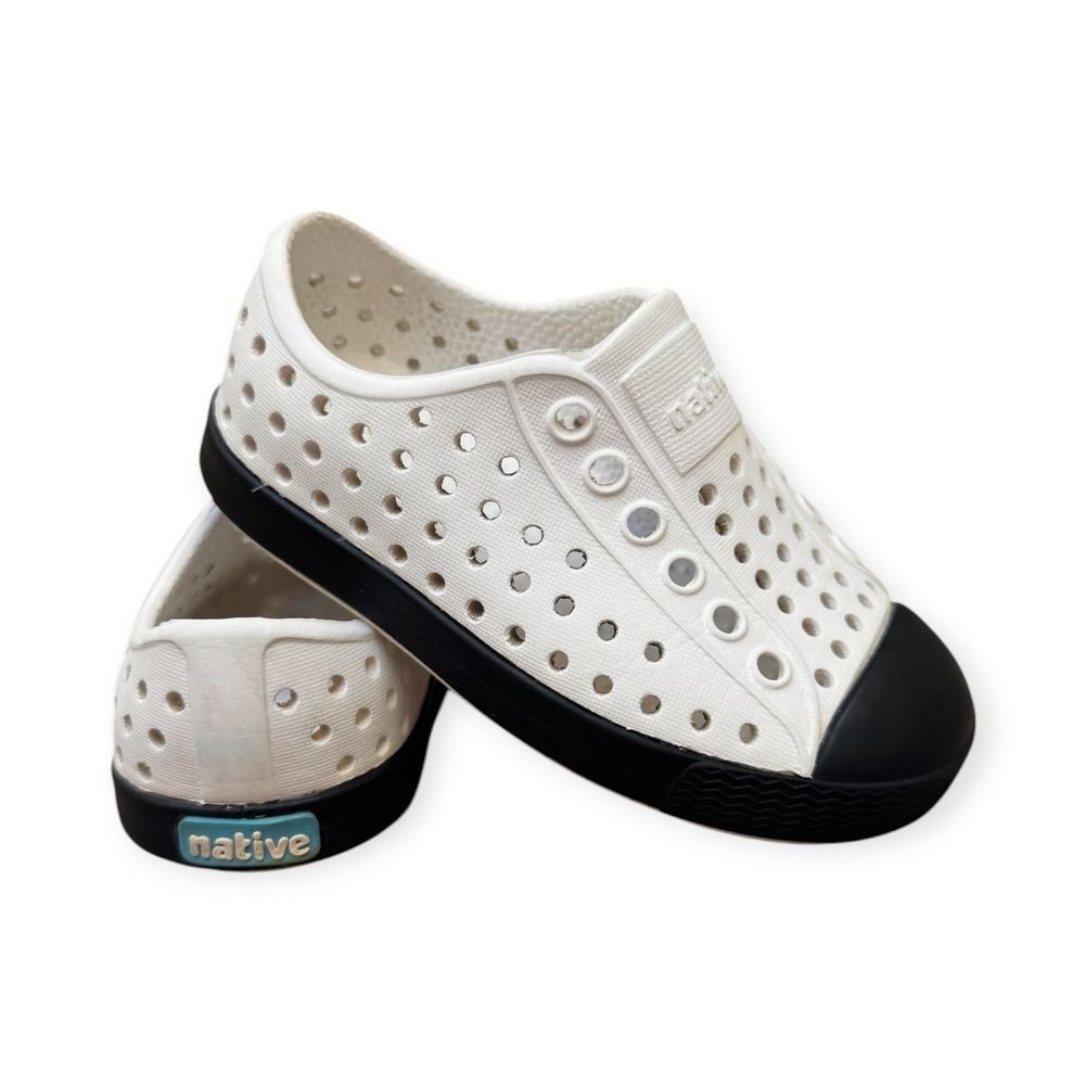 Native Jefferson Kids Shoes C5 White Black Slip On Water Sneakers
